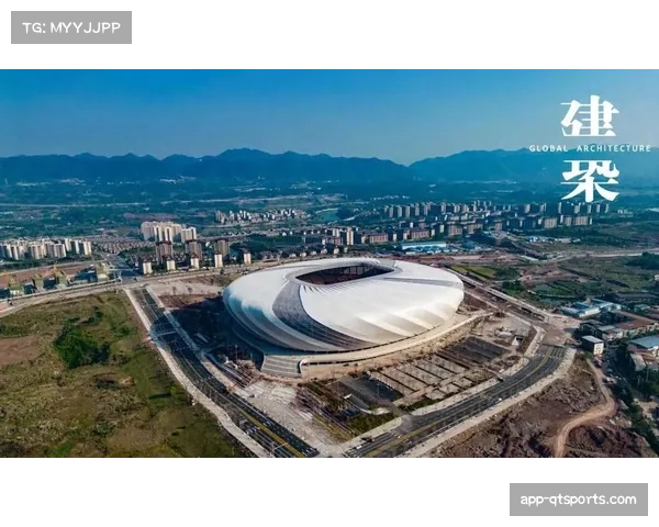 重庆龙兴足球场投入使用：重庆首座专业足球场，可容纳6万人